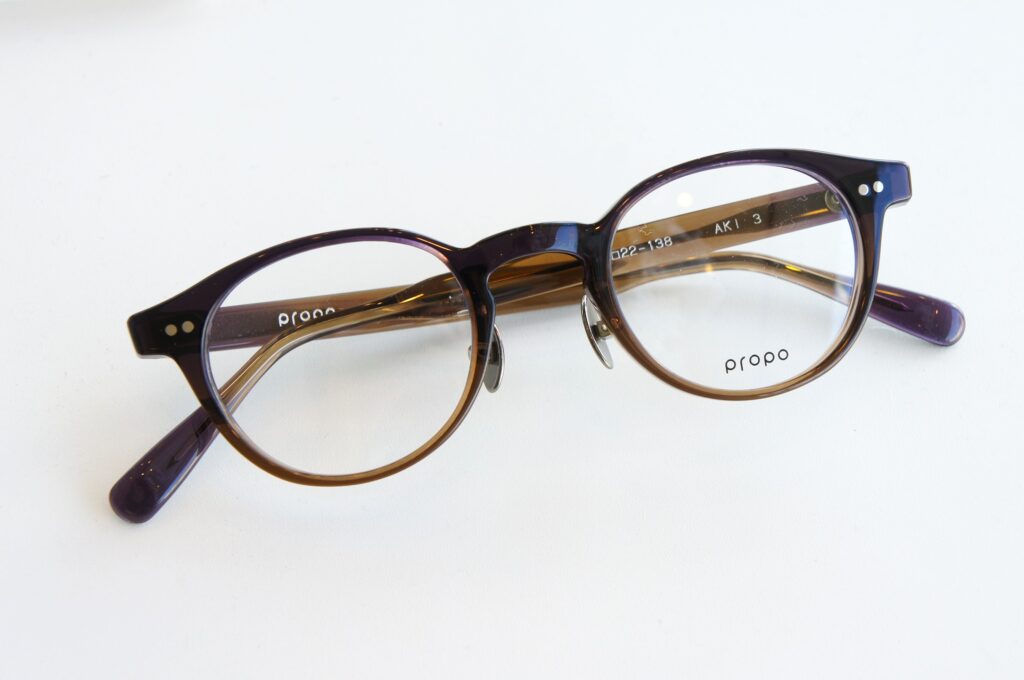propo AKI Col.3
クリア感のあるブラウンのセルフレーム