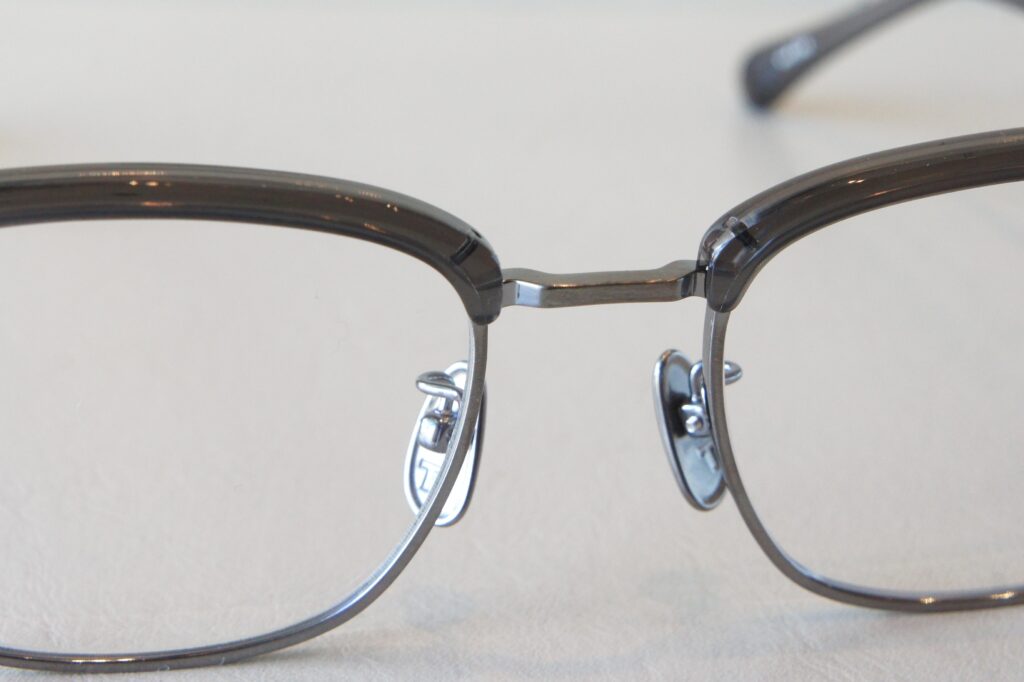 TAYLOR WITH RESPECT
Clout
ブリッジ～ブロウ部分のアップ写真