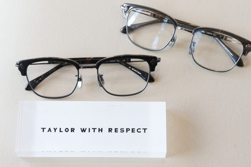 TAYLOR WITH RESPECT
clout
上がCol.1、下がCol.05