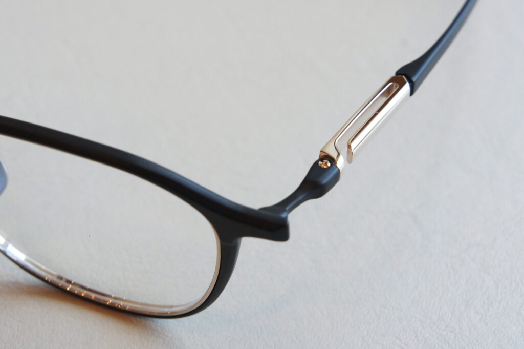 JD019 Col.1ブラック&ゴールド
テンプルの「Uスプリング」パーツ写真