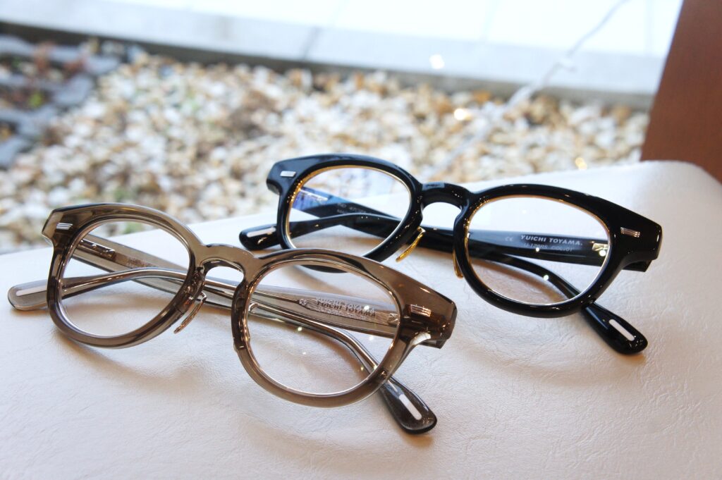 YUICHI TOYAMA.
U-128RS IND
右:ブラック/ゴールド
左:ブラウン/ホワイトゴールド