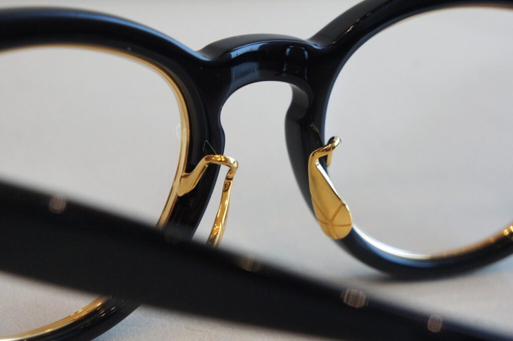 YUICHI TOYAMA.
U-128RS IND
Col.1 ブラック/ゴールド
ノーズパットフォーカス写真