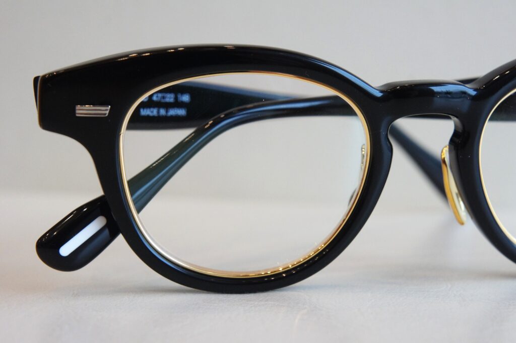 YUICHI TOYAMA.
U-128RS IND
Col.1 ブラック/ゴールド
右フロントフォーカス写真