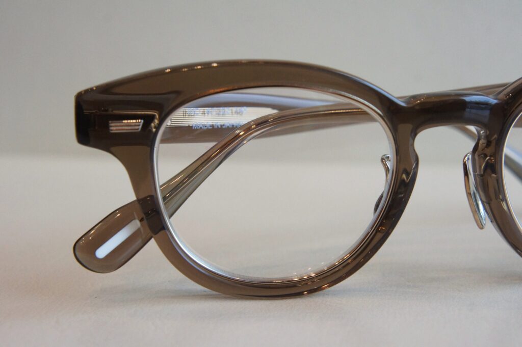 YUICHI TOYAMA.
U-128RS IND
Col.3 ブラウン/ホワイトゴールド
右フロントフォーカス写真