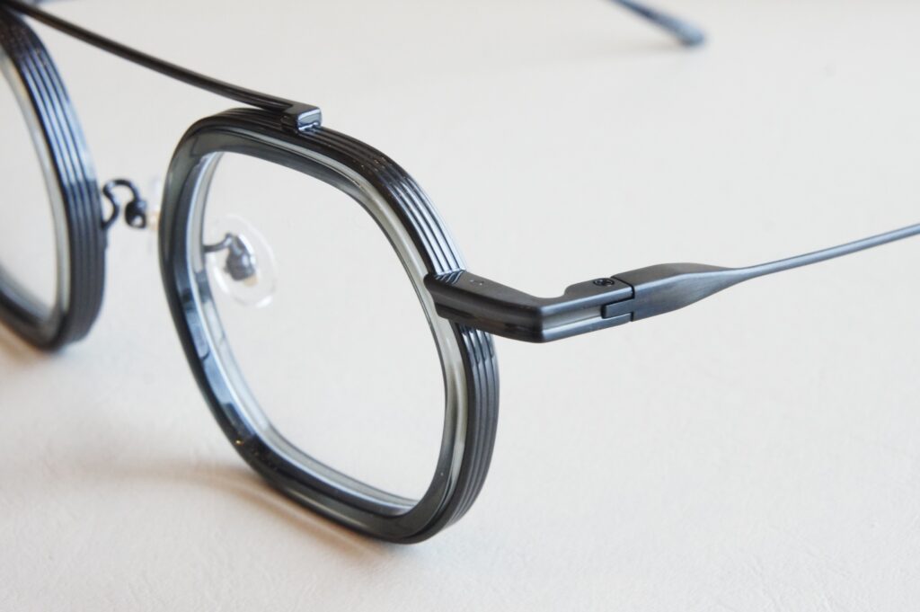 Tricot01 カラー6のヨロイ・リムアップ写真。リムはレコードのように溝があるデザイン。