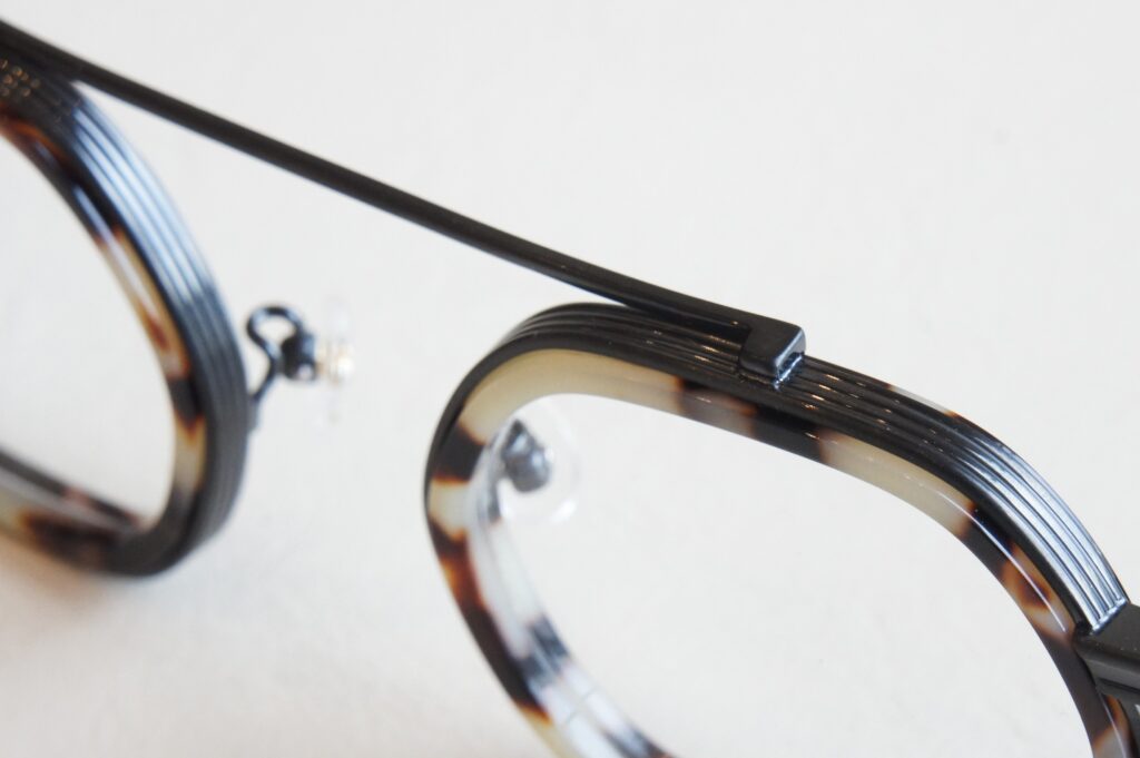 Tricot01 カラー8のバーブリッジアップ写真。